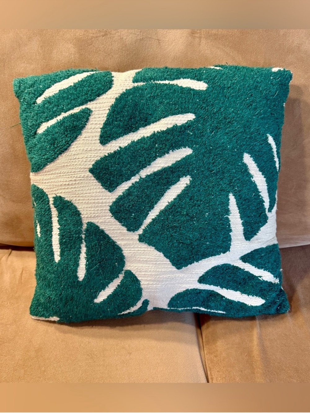 Set of three decorative throw pillows - Picture 3 of 7